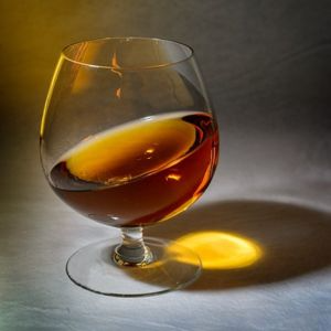 brandy u čaši
